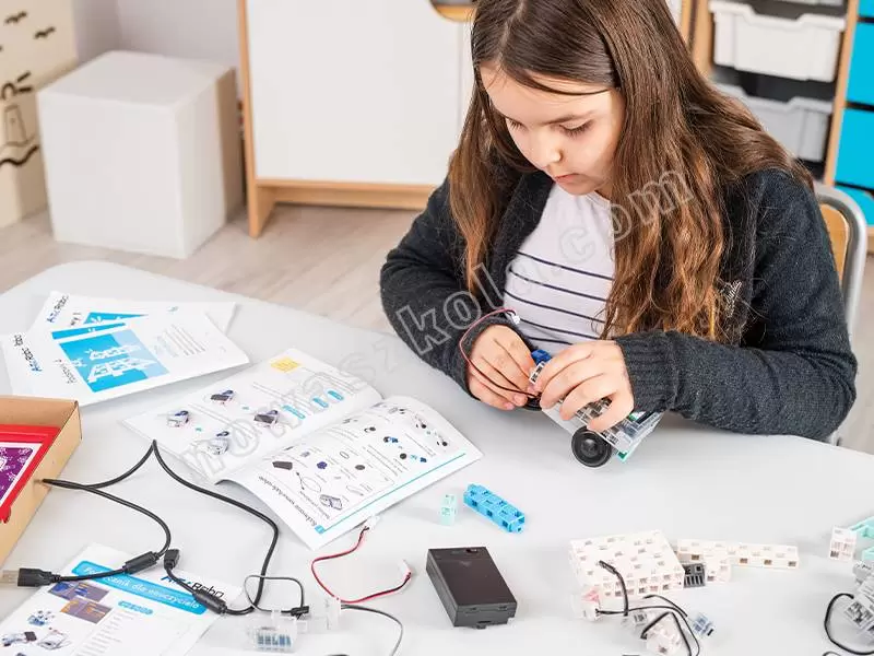 Edukacyjny zestaw z robotem, kartami pracy i scenariuszami lekcji Nowa Szkoła